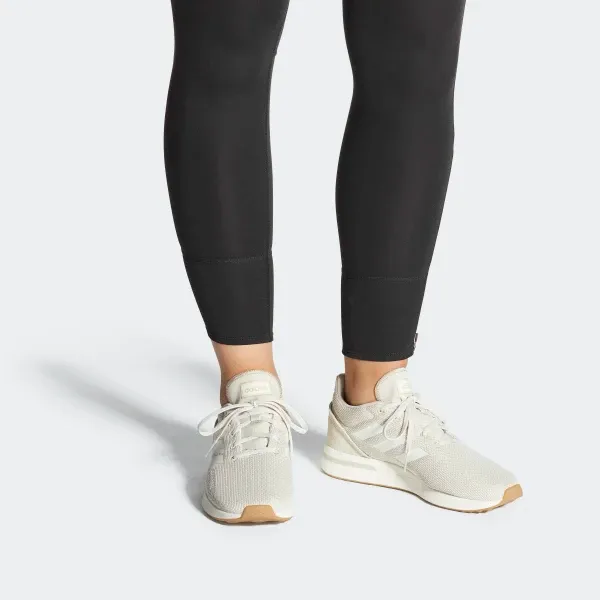 Giày Adidas Women's Essentials Run 70s Shoes White B96563 Size 4 - 8