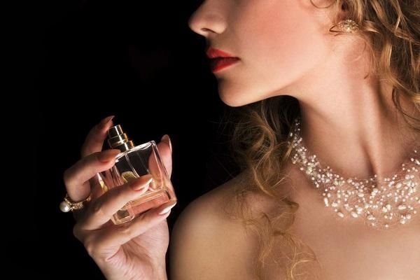 5 mùi hương nước hoa nữ thu hút phái mạnh | ELLE