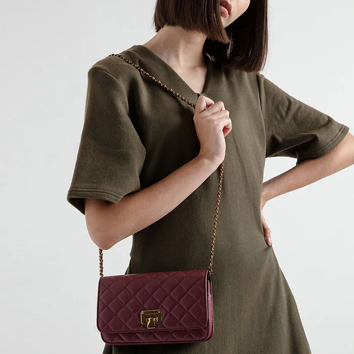 Túi Đeo Vai Nữ Charles & Keith CNK Quilted Flip-Lock Clutch CK2-70160082-2 Burgundy Màu Đỏ