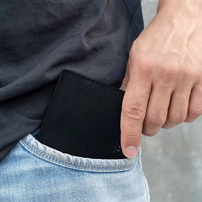 Ví Nam Tommy Hilfiger Men's Thin Sleek Casual Bifold Wallet with 6 Credit Card Pockets And Removable Id Window Màu Đen