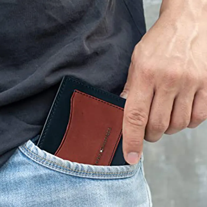 Ví Tommy Hilfiger Men's Billfold Wallet Màu Đen Nâu