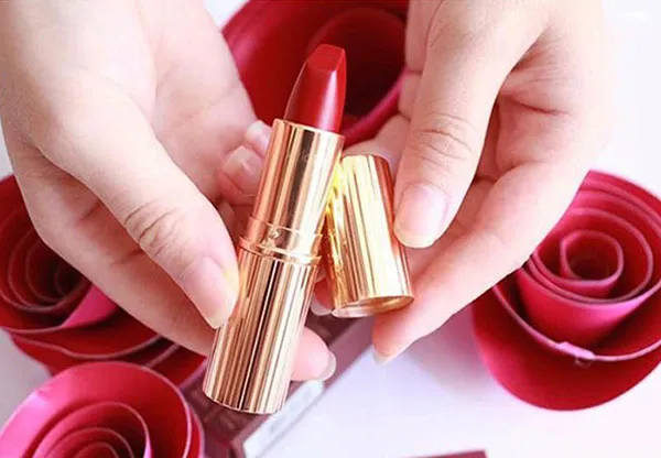Son Charlotte Tilbury Màu Red Carpet Red - Đỏ Ruby vô cùng đẹp - Son Môi - Vua Hàng Hiệu