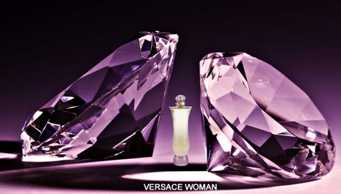 Thiết kế chai nước hoa Versace Woman EDT 100ml đơn giản, nữ tính