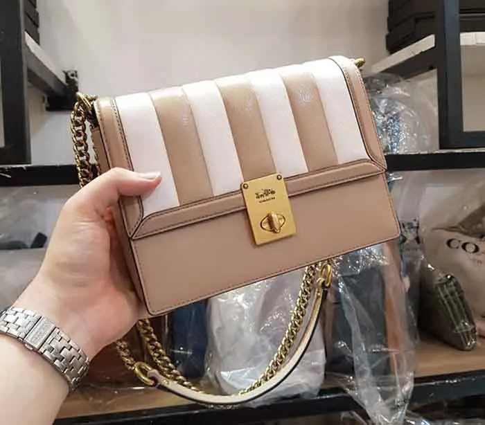 Túi Đeo Chéo Coach Hutton Shoulder Bag with Colourblock Quilting in Leather Màu Nâu