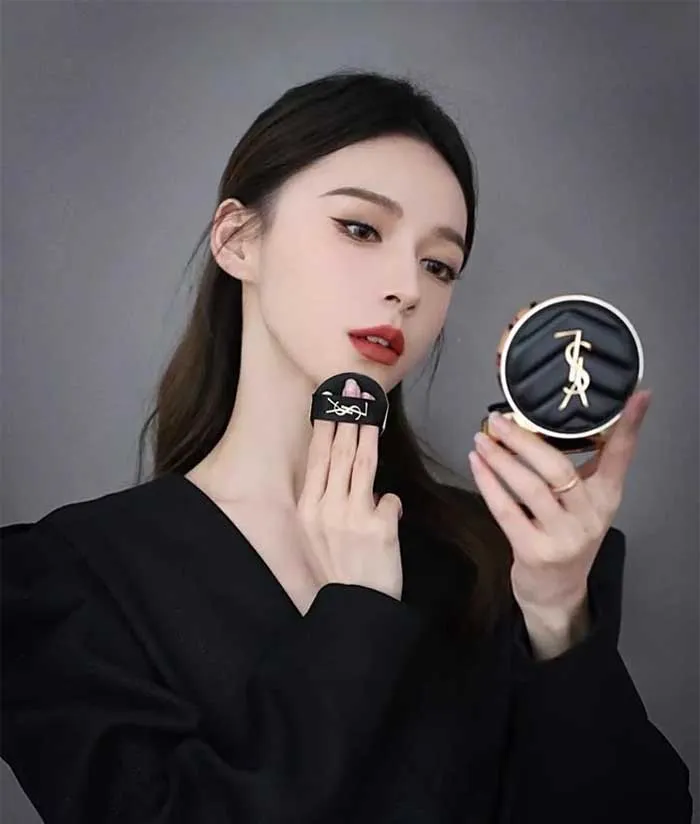 Phấn Nước Yves Saint Laurent YSL Le Cushion Encre De Peau Luminous Matte 14g Tone 20 Trắng Tự Nhiên