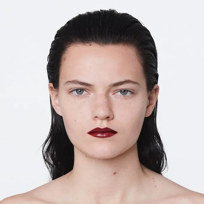Son Gucci Rouge À Lèvres Satin Lipstick 512 Maggie Scarlet Màu Đỏ Mận