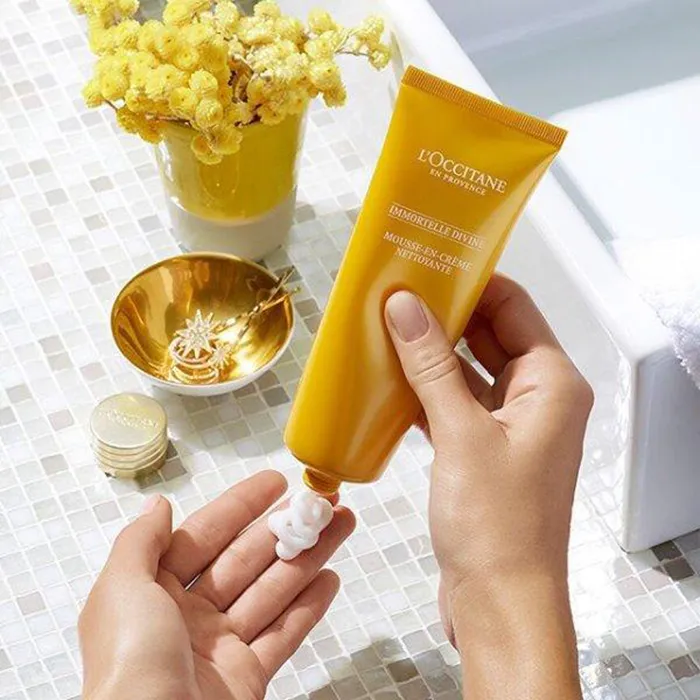 Sữa Rửa Mặt L'Occitane Immortelle Divine Cleansing Foam 125ml