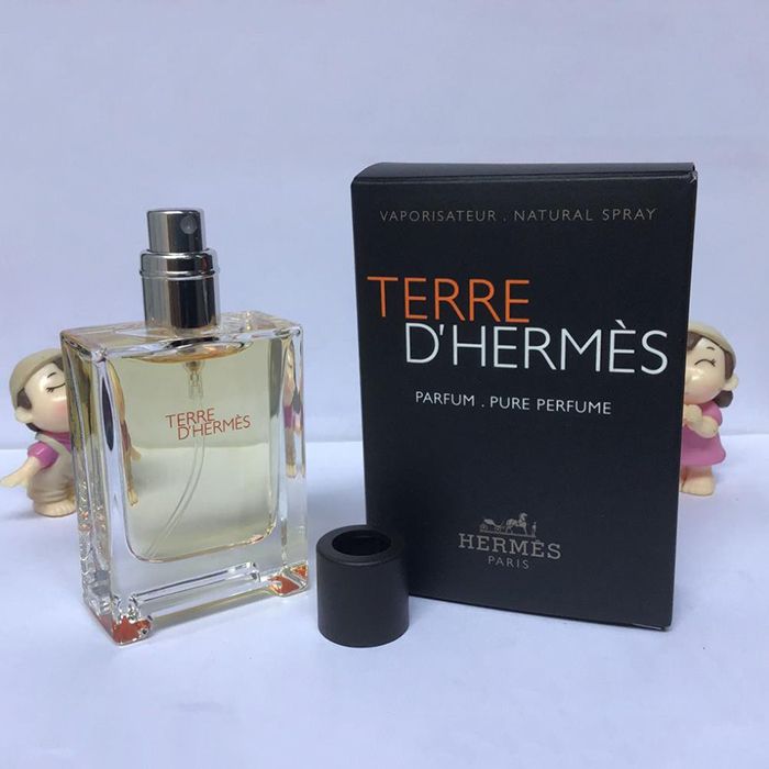 Thiết kế chai nước hoa Hermes Terre D’hermes Paris Parfum 5ml chắc chắn, đơn giản