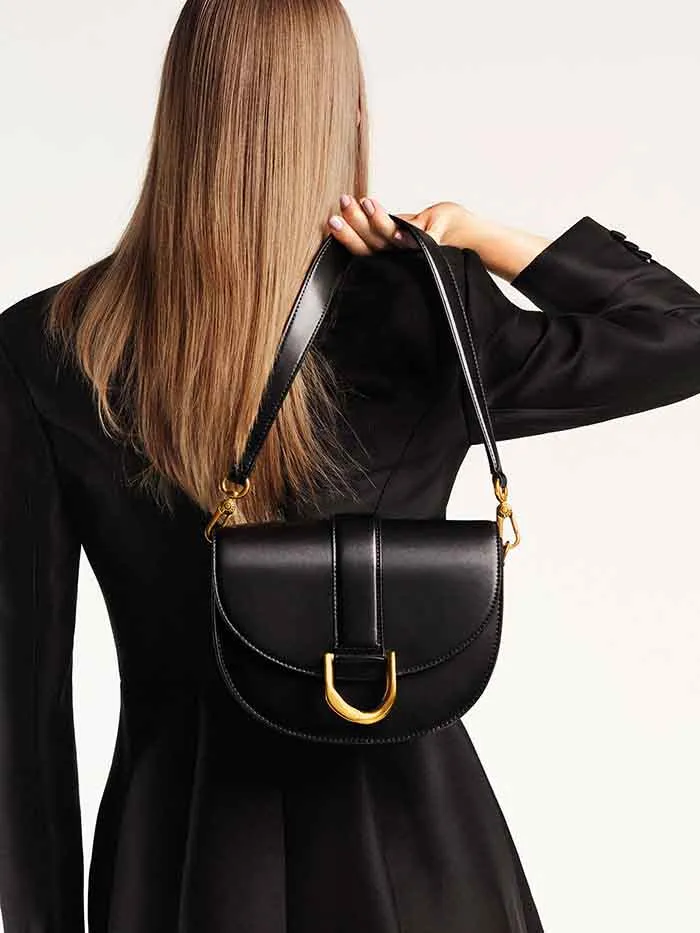 Túi Đeo Vai Nữ Charles & Keith CNK Metallic Buckle Saddle Bag Màu Đen Size 23cm