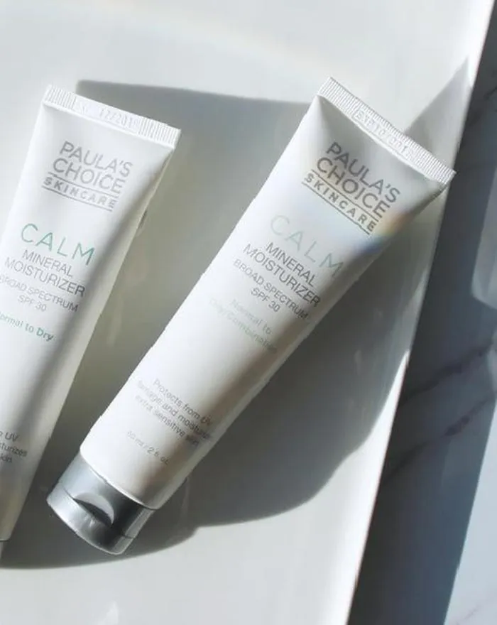 Review chi tiết 10 sản phẩm skincare cho da khô mụn nổi trội định phải biết