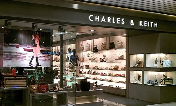 Túi Xách Tay Nữ Charles & Keith CNK Metallic Push-Lock Boxy Bag 50701101-4 Red Màu Đỏ