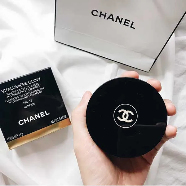 Chanel Vitalumiere Glow Luminous Touch Foundation Hydration And Comfort SPF  15 👸🏻