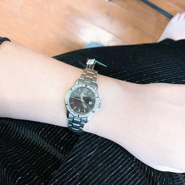 Đồng Hồ Seiko Dress Crystal Black Dial Stainless Steel Ladies Watch SUR719 - Đồng hồ - Vua Hàng Hiệu