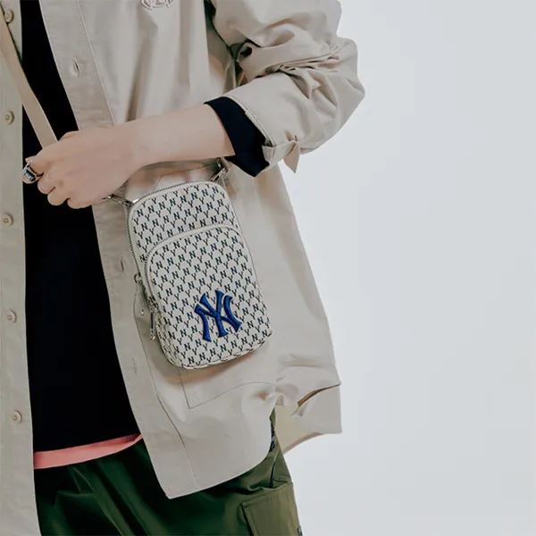 Túi Đeo Chéo MLB Mini Monogram New York Yankees 32BGDK111-50I Màu Trắng Đục