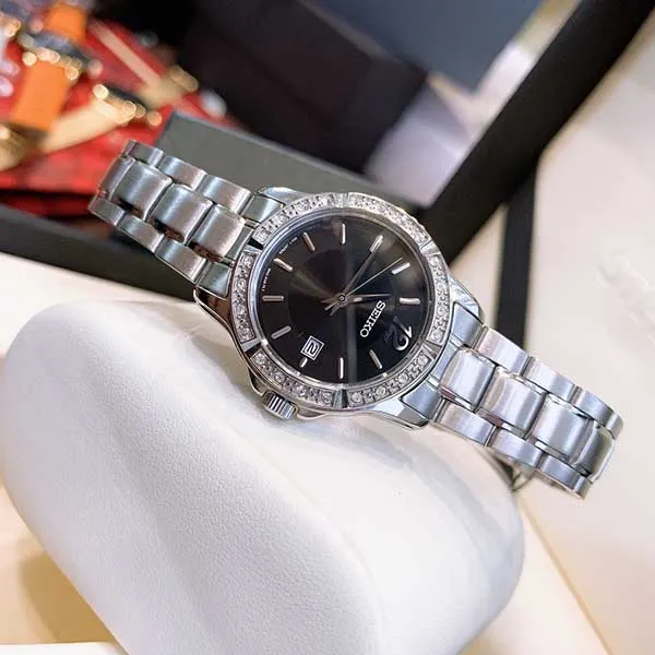 Đồng Hồ Seiko Dress Crystal Black Dial Stainless Steel Ladies Watch SUR719 - Đồng hồ - Vua Hàng Hiệu