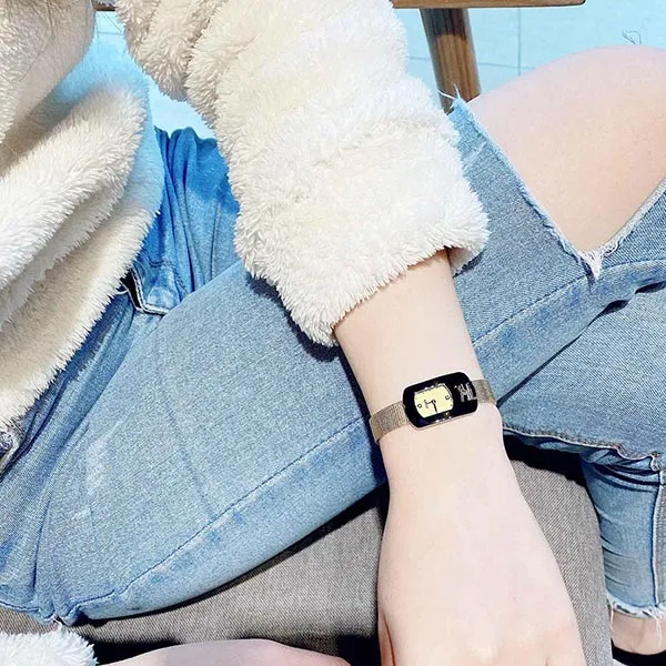 Đồng Hồ Nữ Fendi F347625000D1 Chameleon Black Quartz Dây Mesh Màu Đen Vàng