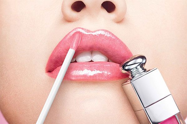 Màu son Dior Collagen Addict Lip Maximizer 001 nhẹ nhàng nữ tính