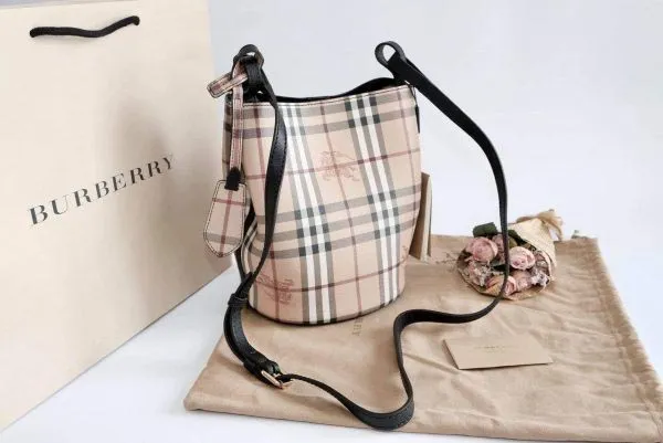 Túi Xách Burberry Haymarket Check Crossbody Bucket Bag In Light Black 40571581 Dây Đen - Túi xách - Vua Hàng Hiệu