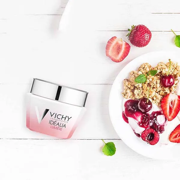 Kem Hỗ Trợ Dưỡng Da Trắng Hồng Vichy Idealia Lumiere Day Cream 50ml