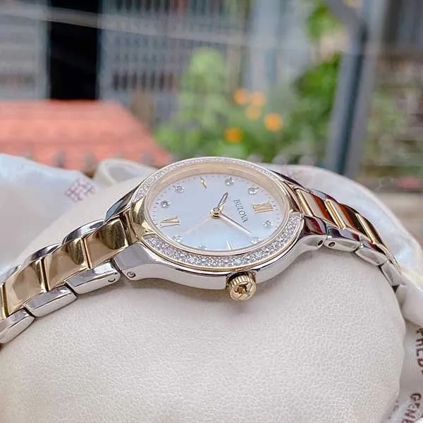 Đồng Hồ Nữ Bulova Maiden Lane Silver Dial Diamond Ladies Watch 98R221 - Đồng hồ - Vua Hàng Hiệu