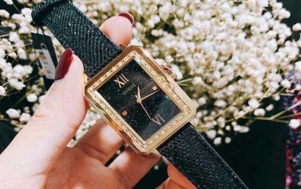 Top 9 mẫu đồng hồ nữ mặt vuông cao cấp giá tốt cho quý cô sành điệu - 19