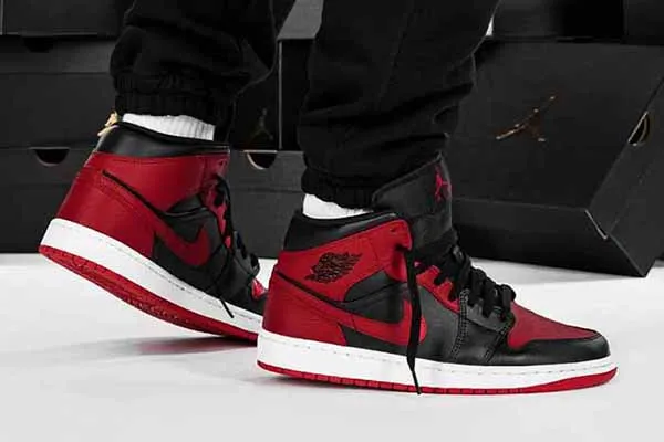 Giày Thể Thao Nike Jordan 1 Mid Banned Màu Đen Phối Đỏ Size 42 - Giày - Vua Hàng Hiệu