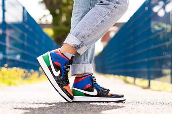 Giày Thể Thao Nike Jordan 1 Mid Multi Patent Phối Màu