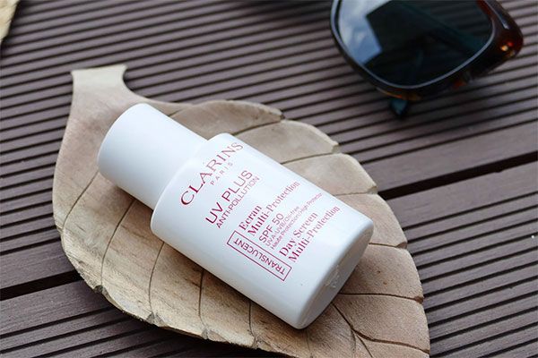 Kem chống nắng Clarins UV PLUS Anti-Pollution Day Screen Multi-Protection SPF 50