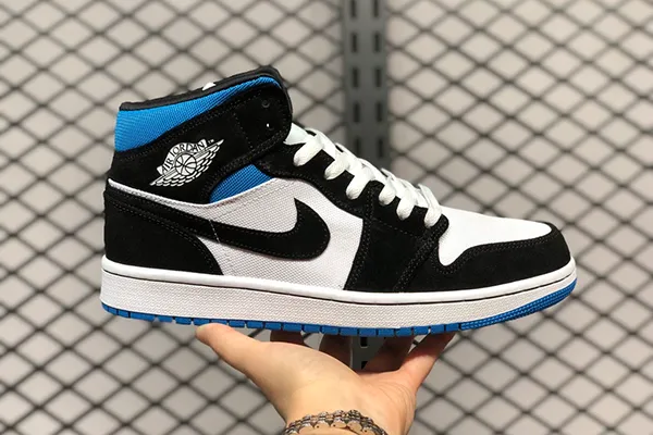 Giày Thể Thao Nike Wmns Air Jordan 1 Mid 'University Blue' BQ6472-102