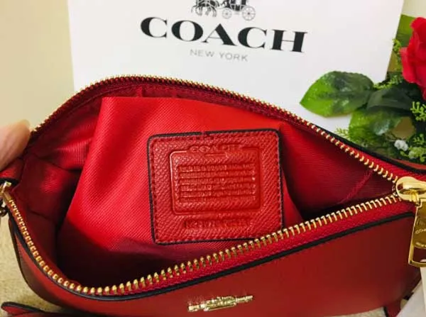 5 cách kiểm tra túi xách Coach hàng Authentic và hàng Fake