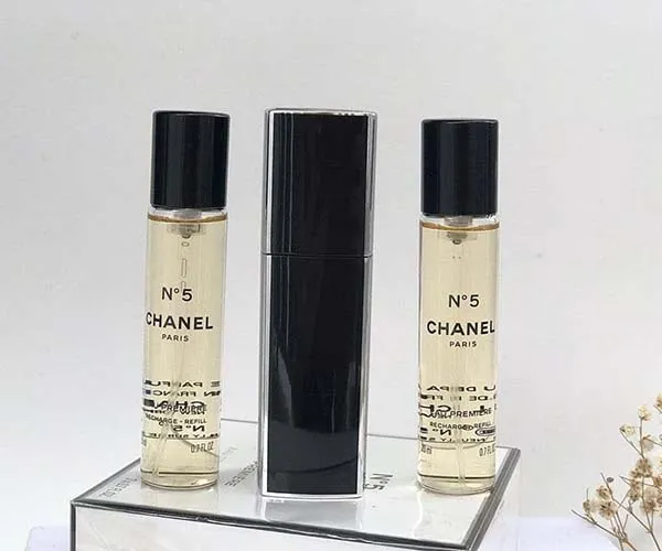 Macys Style Crew  Chanel N 5 Eau de parfum 2pc gift set