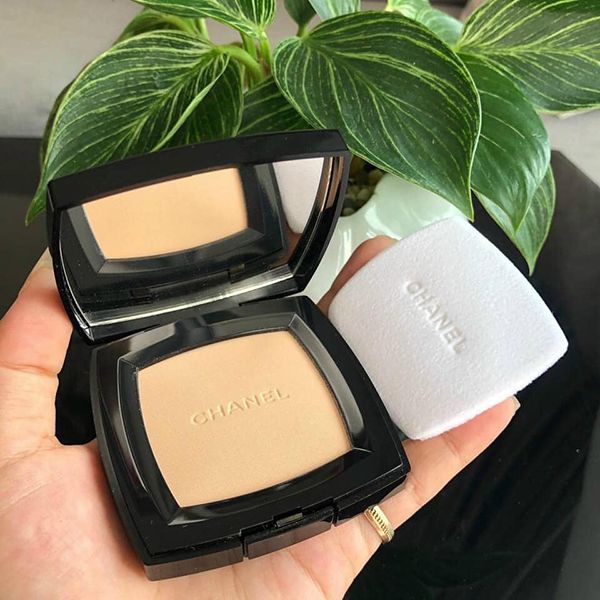 the raeviewer  a premier blog for skin care and cosmetics from an  estheticians point of view Chanel Vitalumiere Aqua Cream Compact Makeup  Review Photos Swatches Comparisons