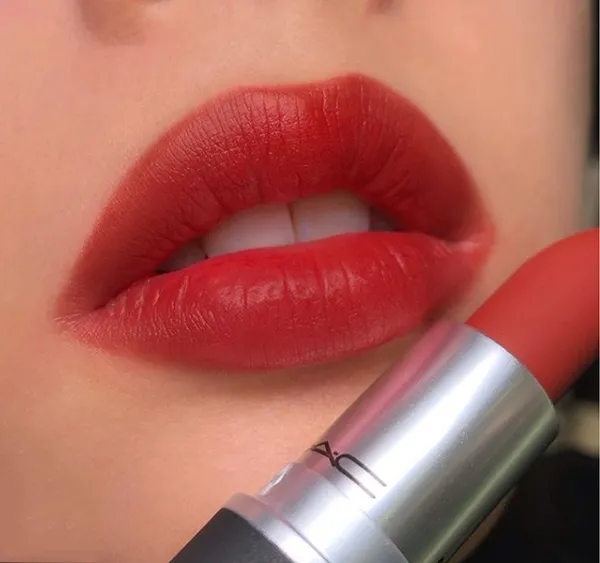 Son MAC Powder Kiss 926 Dubonnet Buzz Màu Đỏ Gạch