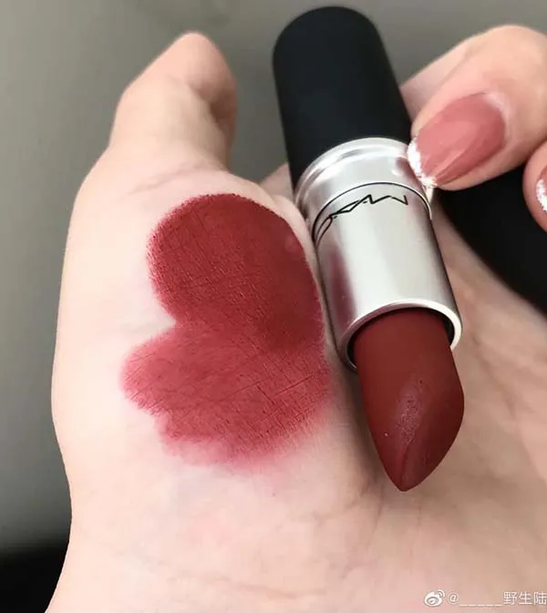 Son MAC Powder Kiss 926 Dubonnet Buzz Màu Đỏ Gạch