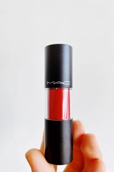 Son Kem MAC Versicolour Lip Stain Resilient Rouge Màu Đỏ Tươi