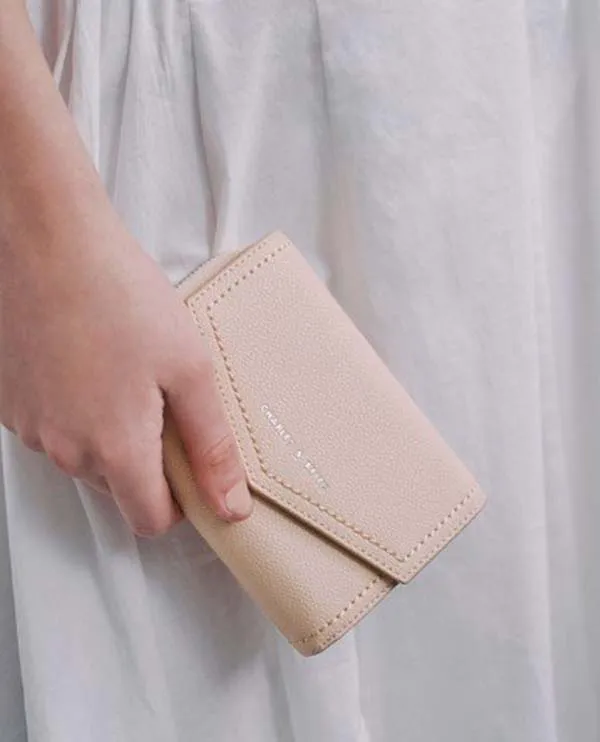 Ví Nữ Charles & Keith CNK Envelope Short Wallet CK6-10770477-3 Màu Da