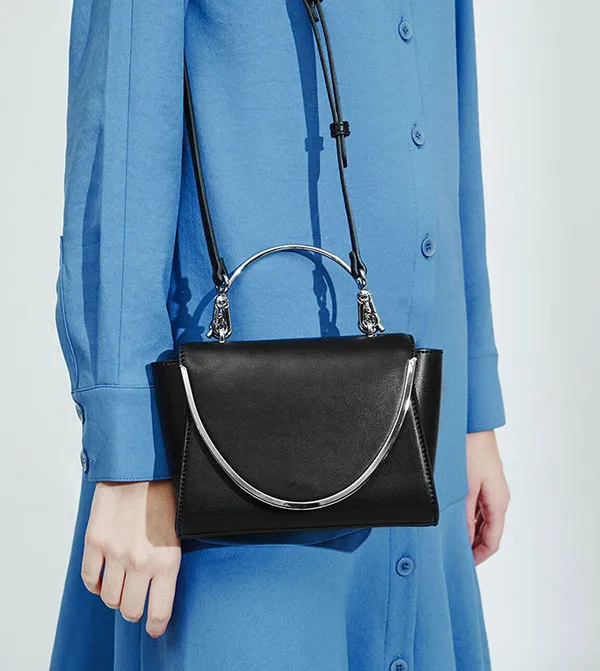Túi Cầm Tay Nữ Charles & Keith CNK Metallic Trimmed Front Flap Bag 50270521 Black Màu Đen