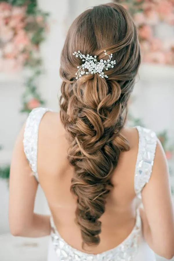 Top 12+ kiểu tóc cô dâu đẹp cho mặt gầy giúp nàng lộng lẫy hơn - 10