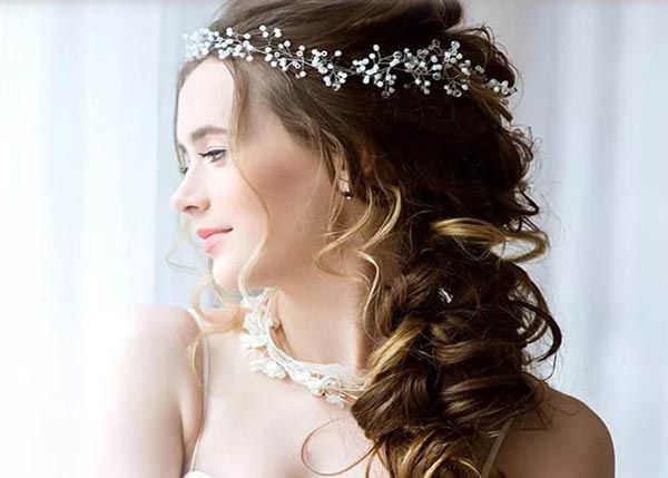 Top 12+ kiểu tóc cô dâu đẹp cho mặt gầy giúp nàng lộng lẫy hơn - 12