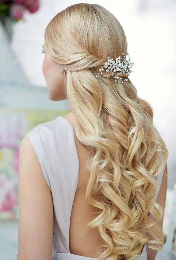 TOP 25 kiểu tóc cô dâu đẹp, hiện đại, dễ thương trong ngày cưới cho các nàng