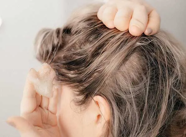 7 cách tẩy da chết cho da đầu giúp tóc khỏe đẹp từ thiên nhiên