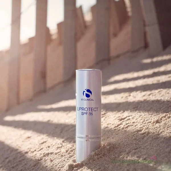 Son Dưỡng Chống Nắng Bảo Vệ Đôi Môi iS Clinical Lip Protect SPF 35 5g