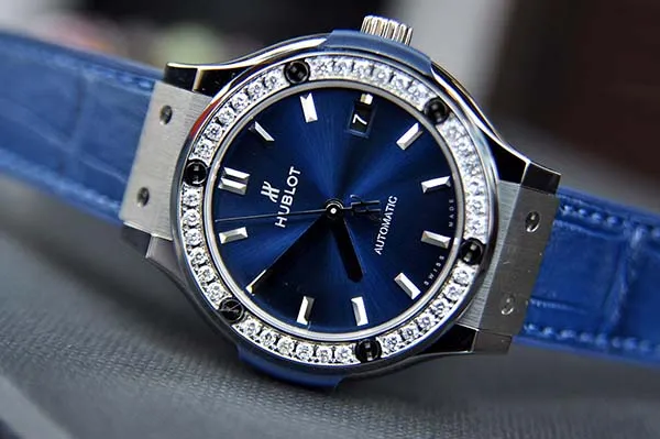 Đồng Hồ Hublot Classic Fusion Blue Titanium Diamonds 38mm 581.NX.7170.LR.1104 - Đồng hồ - Vua Hàng Hiệu