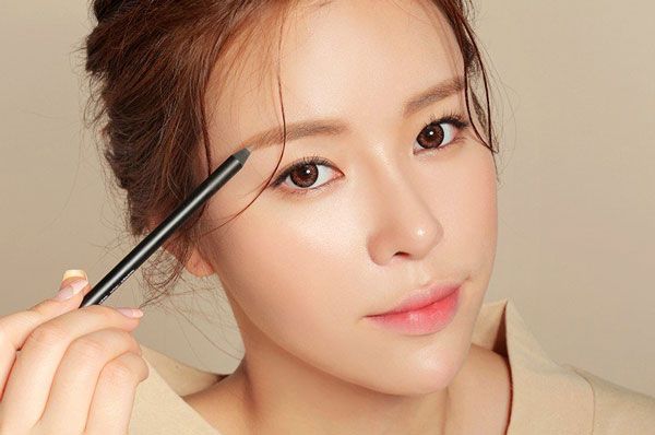 Hướng dẫn cách đánh highlight từ các chuyên gia makeup hàng đầu-8