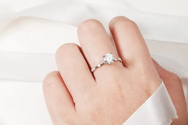 Nhẫn Đính Hôn Morina Tina N0519 Màu Vàng Trắng