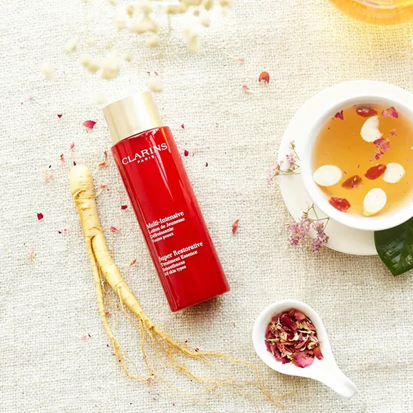 Nước Hoa Hồng Tinh Chất Clarins Super Restorative Treatment Essence Smoothness 200ml