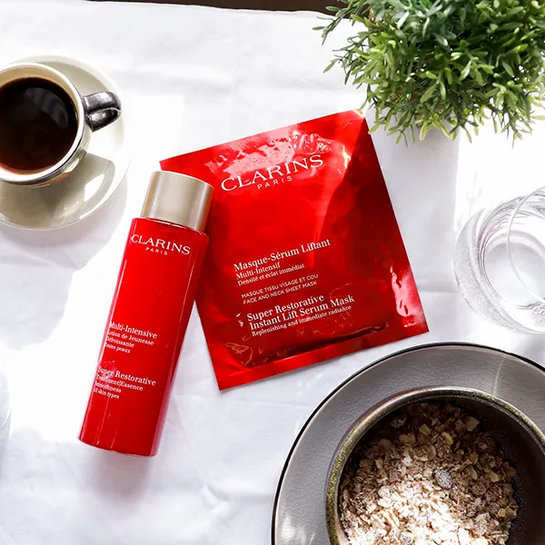 Nước Hoa Hồng Tinh Chất Clarins Super Restorative Treatment Essence Smoothness 200ml