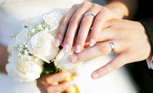 Đeo nhẫn cưới tay nào? Cách đeo nhẫn cưới chuẩn cho vợ chồng hạnh phúc-1