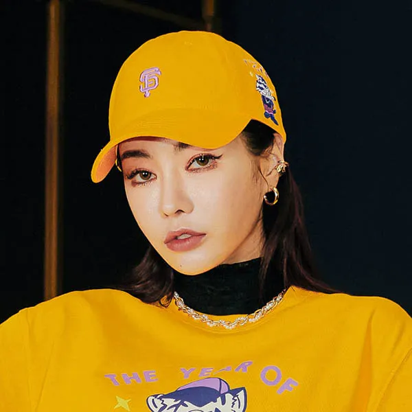 Mũ MLB The Year Of Tiger Unstructured Ballcap New York Yankees 3ACP0092N-14ORL Màu Vàng