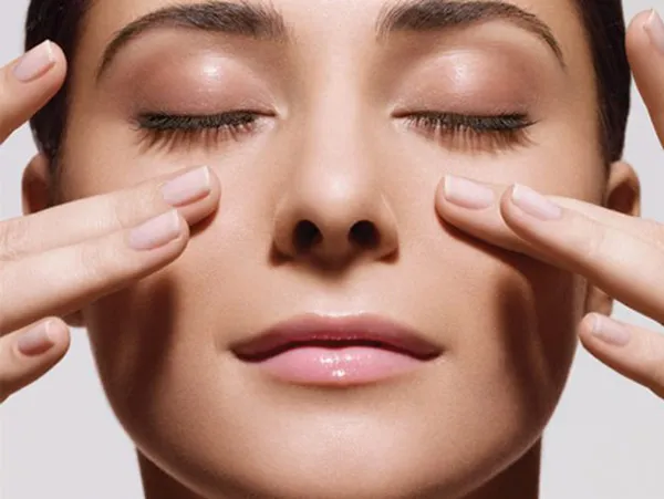 Kem Mắt Valmont V-Line Lifting Eye Cream 15ml